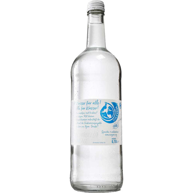 Die Viva con Agua leise Gourmet 12x 0,75 Liter (MEHRWEG) bietet Premium-Mineralwasser in klaren Glasflaschen mit dem unverwechselbaren blau-weißen Viva con Agua-Etikett - ideal für Erfrischung und verantwortungsvollen Genuss.