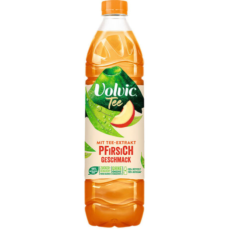 Eine Packung Volvic Eistee Pfirsich PET 6x1,5L (EINWEG) von Volvic - ein Eistee mit Pfirsichgeschmack, hergestellt mit natürlichem Mineralwasser, mit einem grünen Blatt und einer Pfirsichscheibe auf dem Etikett.