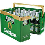 Grüner Kasten mit Waldhaus-Logo, gefüllt mit 20 Glasflaschen (je 0,5 l) Diplom Pils-MEHRWEG von Waldhaus-Silberkappen und Goldfolienhälsen, ideal für den Genuss von echtem Schwarzwälder Bier.