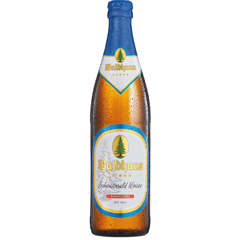 Eine Waldhaus Schwarzwald Weisse Alkoholfrei 0,5L Flasche mit blauem Verschluss und grünem Baumetikett - Ihr idealer kalorienreduzierter Durstlöscher. Erhältlich als 20x 0,5L (MEHRWEG) bei Waldhaus.