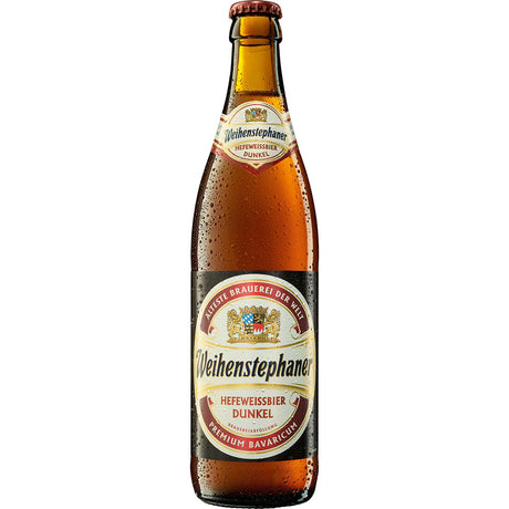 Eine 0,5L Mehrweg-Braunglasflasche von Weihenstephan Hefe Dunkel, dem klassischen dunklen Hefeweißbier, hebt sich vor weißem Hintergrund ab - ideal für Weißbier 2024-Fans. Erhältlich im 20er-Pack von Weihenstephan.