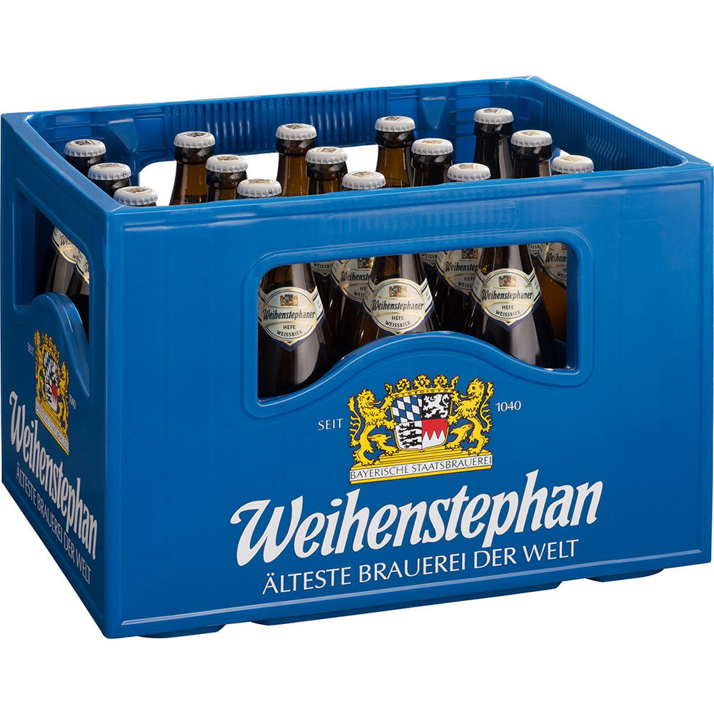Ein blauer Kasten mit 20 Flaschen 0,5 l Weihenstephaner Hefe Hell (MEHRWEG) mit Weihenstephaner Branding und einem Wappen an der Seite.