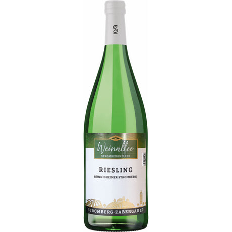 Eine grüne Flasche Weingärtner Stromberg-Zabergäu Bönnigheimer Stromberg Riesling QbA lieblich (MEHRWEG), deutscher Weißwein, mit einem weiß-goldenen Etikett.