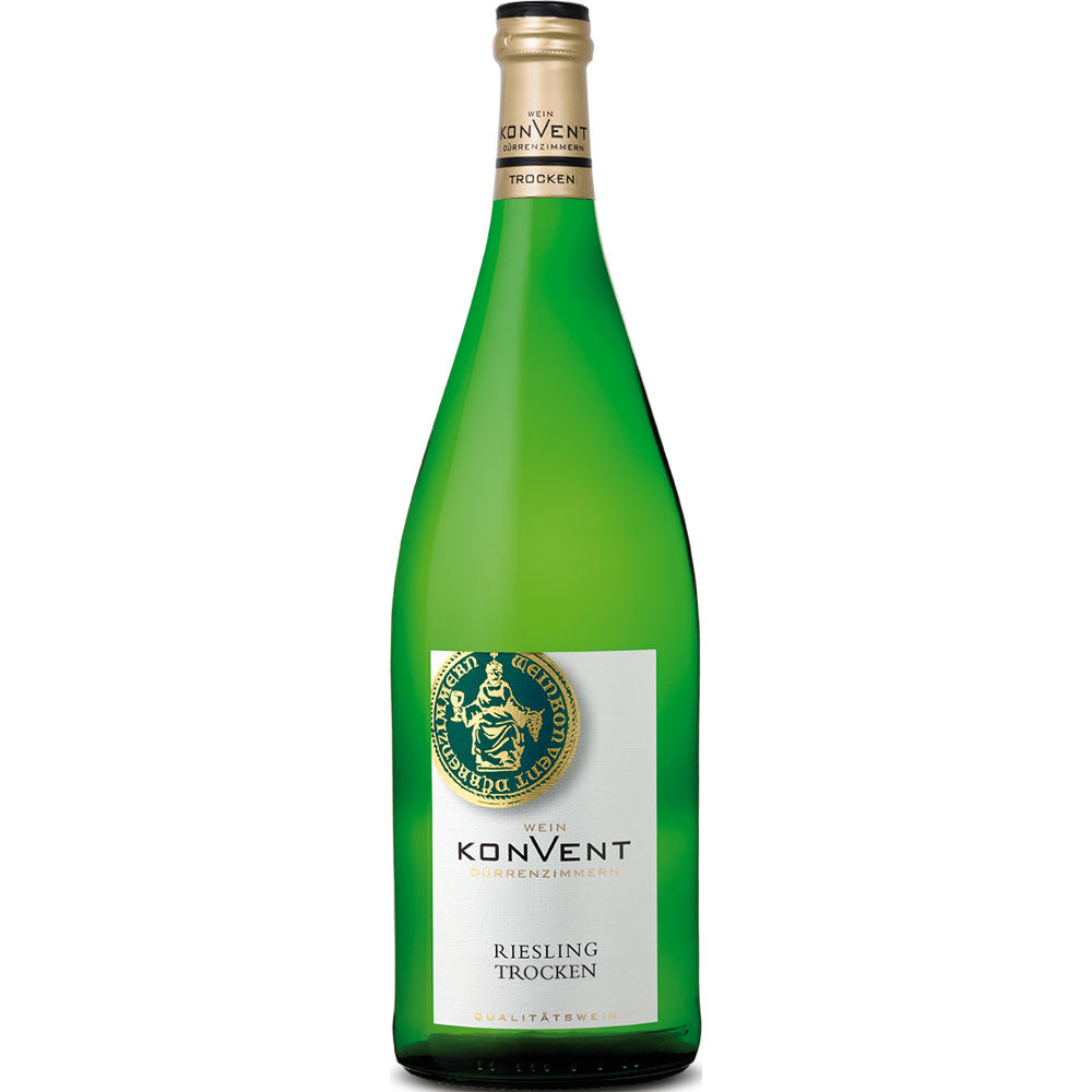 Eine grüne Flasche Weinkonvent Dürrenzimmern Riesling trocken 12x 1 Liter (MEHRWEG) mit gold-weißem Etikett auf weißem Grund unterstreicht den knackigen Charakter dieses deutschen Weißweins aus dem Weinkonvent Dürrenzimmern.