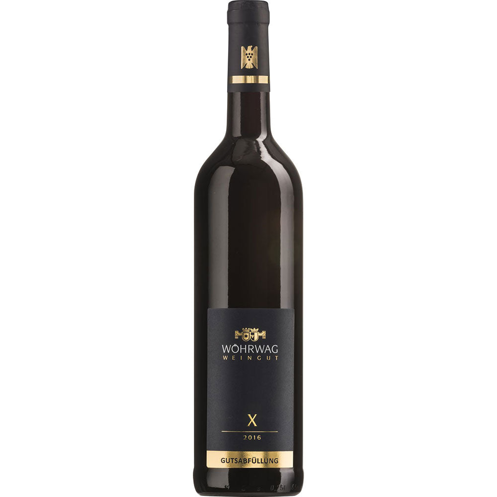 Eine dunkle Weinflasche mit der Aufschrift Wöhrwag Cuvée X Rotwein trocken 2021, mit einem schwarz-goldenen Etikett und Verschluss. Dieser Rotwein ist ein schönes Beispiel für die Württemberger Handwerkskunst von Wöhrwag.