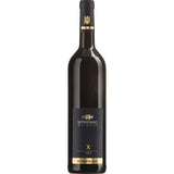 Eine dunkle Weinflasche mit der Aufschrift Wöhrwag Cuvée X Rotwein trocken 2021, mit einem schwarz-goldenen Etikett und Verschluss. Dieser Rotwein ist ein schönes Beispiel für die Württemberger Handwerkskunst von Wöhrwag.