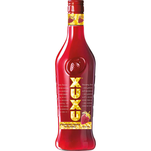 Eine rote Flasche XUXU Erdbeerlimes 15% (1L) mit gelb-weißem Etikett und Erdbeermotiven, perfekt für Fans von fruchtigen Likören.