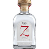Klarglasflasche von Ziegler No.1 Wildkirsch Brand 43% (0,5L) mit Holzkappe und großem roten Z auf dem Etikett.