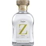 Eine Klarglasflasche Ziegler Williams Birnenbrand 43% 0,5 Liter von Ziegler mit einem Holzkorken und einem großen grünen Z auf dem Etikett, das den klassischen Williams-Christ-Birnenbrand hervorhebt.