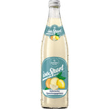 Eine Klarglasflasche von Zwiefalter IsoSport Light (Zitrone und Limette, kalorienarm, isotonisch) Erfrischungsgetränk von Zwiefalter Klosterbräu mit blau-weißer Beschriftung, 0,5L Mehrweg.